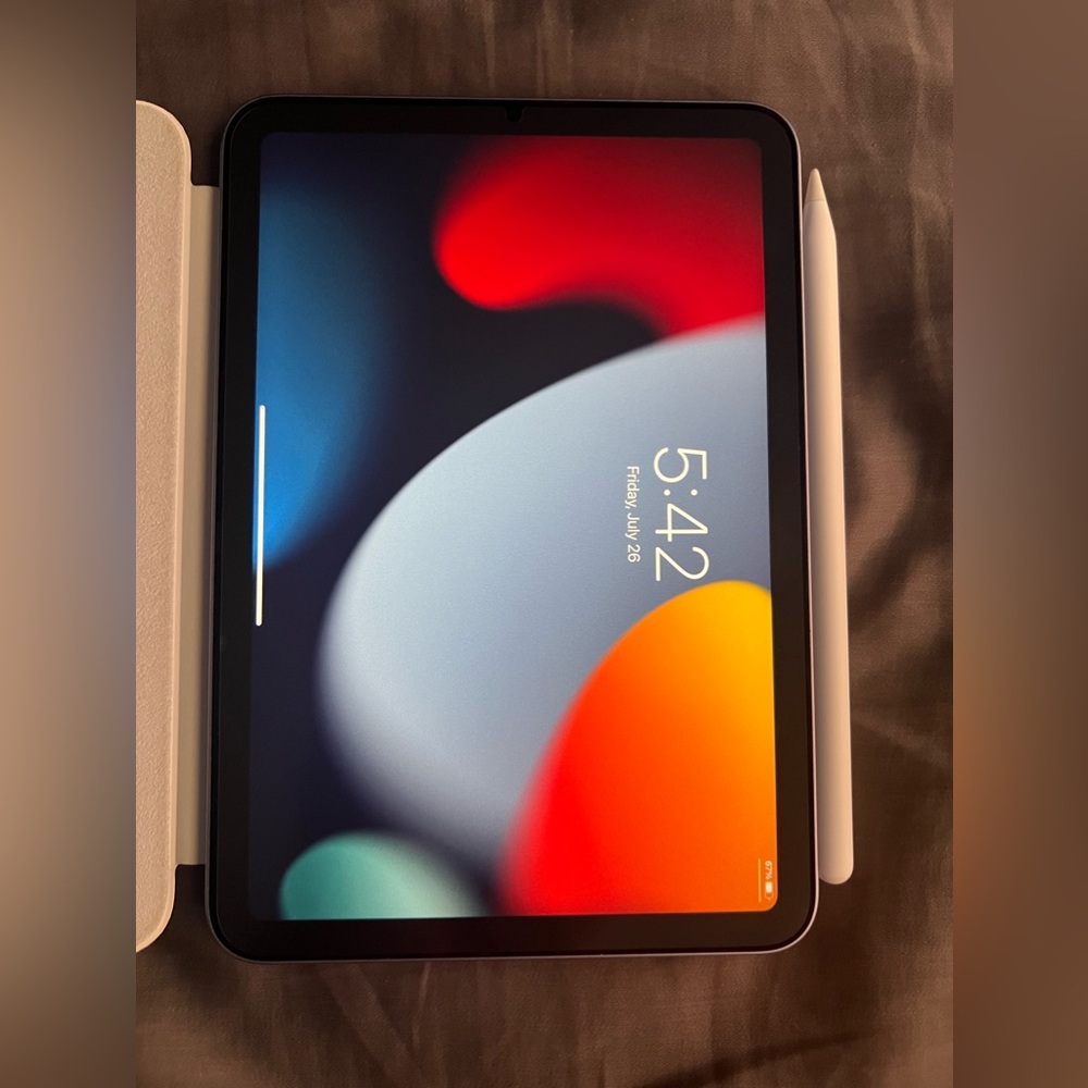 IPAD MINI 6 WITH APPLE PENCIL AND APPLE CASE